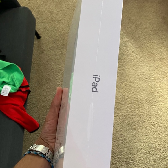 REAL apple ipad most recent model ordered off amazon it was a birthday present - Picture 2 of 7